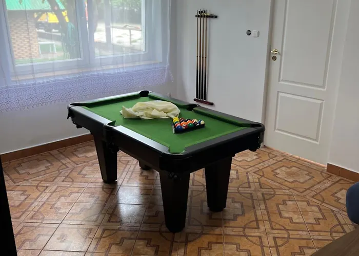 Dom Z Grillem Niedaleko Kąpieliska Apartament *